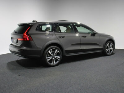 Volvo V60 Cross Country B5 AWD Ultimate Panoramadak Harman/Kardon Stoelventilatie Automa