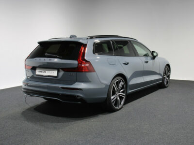 Volvo V60 B4 197 PK Plus Dark IntelliSafe Parkeerverwarming