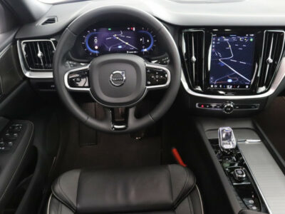 Volvo V60 B4 197 PK Plus Dark Harman/Kardon Standkachel Trekhaak