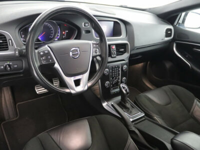 Volvo V40 T3 R-Design Polar+ Sport Premium Audio Panodak RTI Automaat