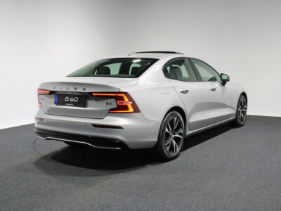 Volvo S60 B4 Ultimate Dark Schuif-/kanteldak Harman/Kardon Automaat