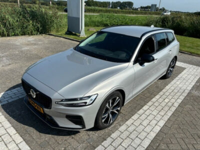 Volvo V60 B4 Plus Dark ACC BLIS Climate Pack Trekhaak Automaat