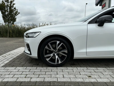 Volvo V60 B3 Plus Dark Schuif-/kanteldak Harman/Kardon Trekhaak Automaat