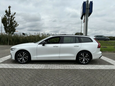 Volvo V60 B3 Plus Dark Schuif-/kanteldak Harman/Kardon Trekhaak Automaat