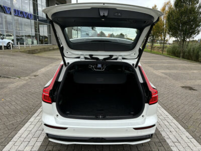 Volvo V60 B3 Plus Dark Schuif-/kanteldak Harman/Kardon Trekhaak Automaat