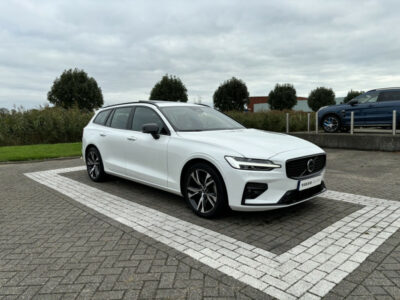 Volvo V60 B3 Plus Dark Schuif-/kanteldak Harman/Kardon Trekhaak Automaat